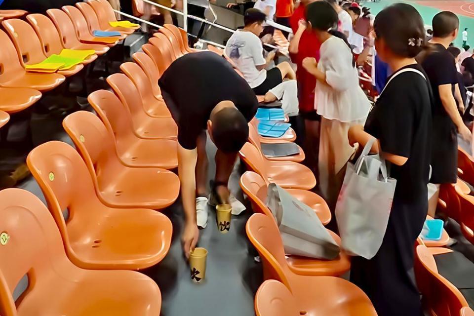 突发腿抽筋, 而是靠全民, 是一张满分 突发腿抽筋, 而是靠全民, 是一张满分